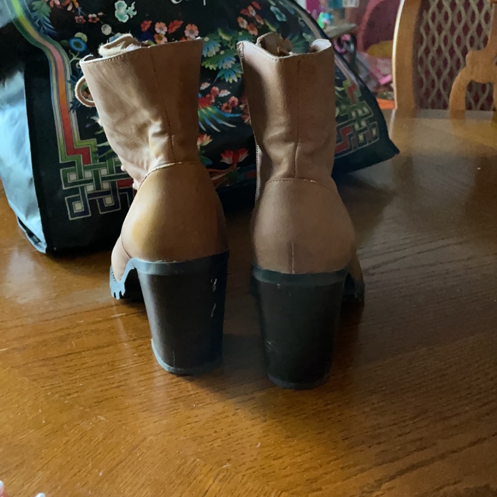 BOOTS - Picture 3 of 3